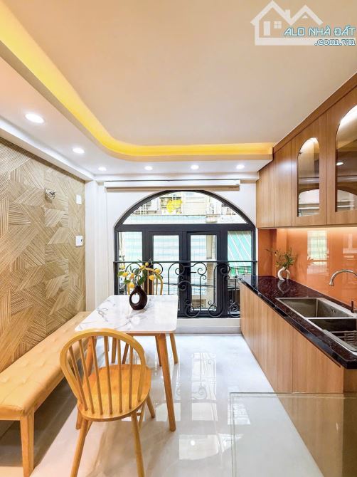 bán nhà hẻm 4m 16// nguyễn thiện thuât q3- 15m2 -3 tầng 2pn - 3ty950 TL - 1