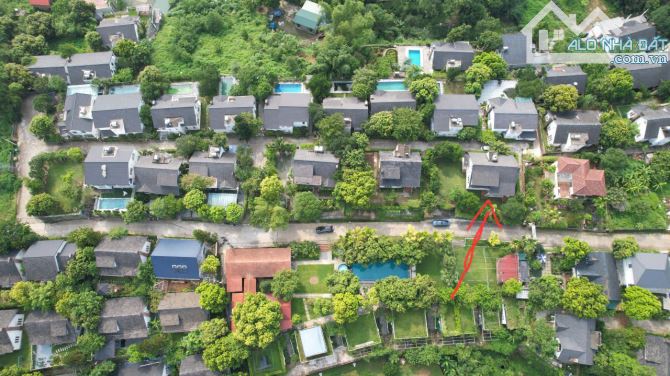 CẦN BÁN GẤP CĂN BIỆT THỰ 3 MẶT TIỀN NẰM TRONG KHU NGHỈ DƯỠNG BEVERLY HILL - 1
