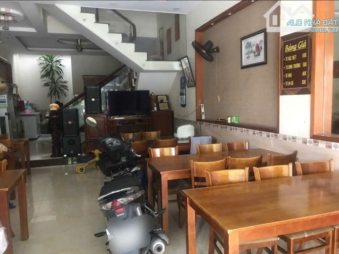 NHÀ MẶT TIỀN NGÃ 3 ĐƯỜNG NHỰA 20M, NGAY BÊN TTHC DĨ AN, KHU KINH DOANH, NHÀ PHỐ DĨ AN - 1