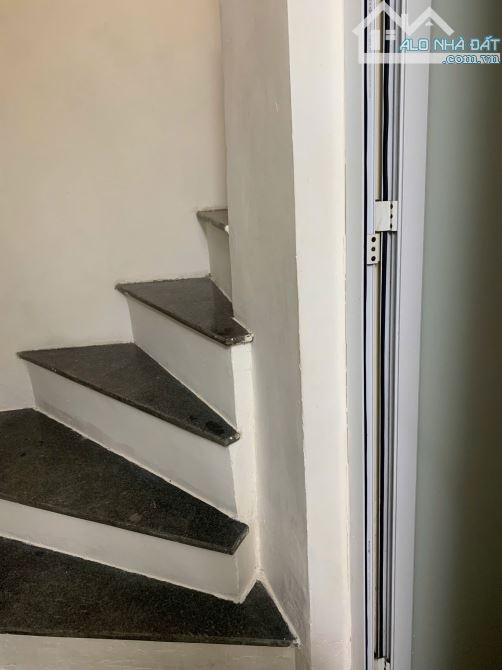 Cho thuê nhà nguyên căn ngõ 239 Ngõ Khâm, 35m2 x 2 tầng, 2 ngủ, 1 wc, 9 triệu - 1