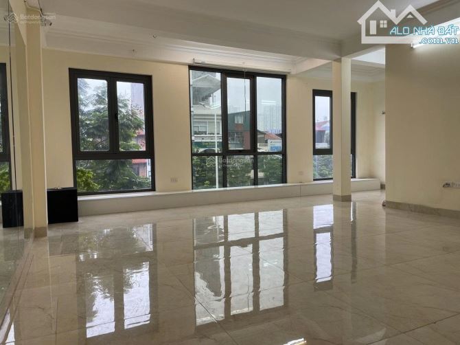 Cho thuê tòa nhà 9 tầng + hầm tại  Khuất Duy Tiến – MT 8,2m, giá 200tr/tháng - 1