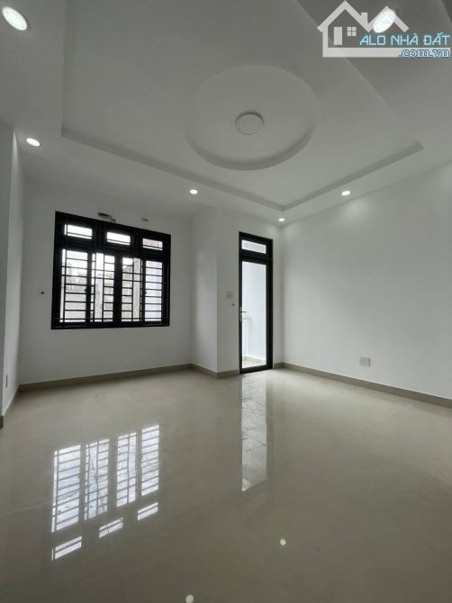 SIÊU PHẨM NHÀ ĐẸP - 3 TẦNG SÂN THƯỢNG - NGANG LỚN 4.5M - GIÁ 5 ĐỒNG 680 - HẺM THẲNG 6M - K - 1