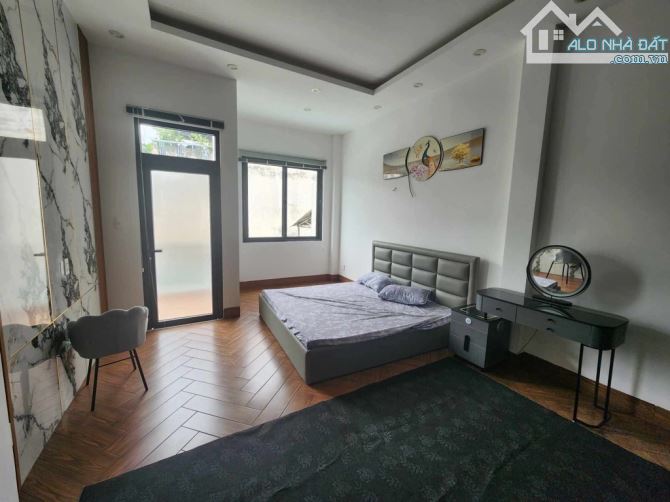 Nhà 4 x 15  full nội thất P khách sân để xe ban công sổ hồng chính chủ nhỉnh 5 tỷ - 1