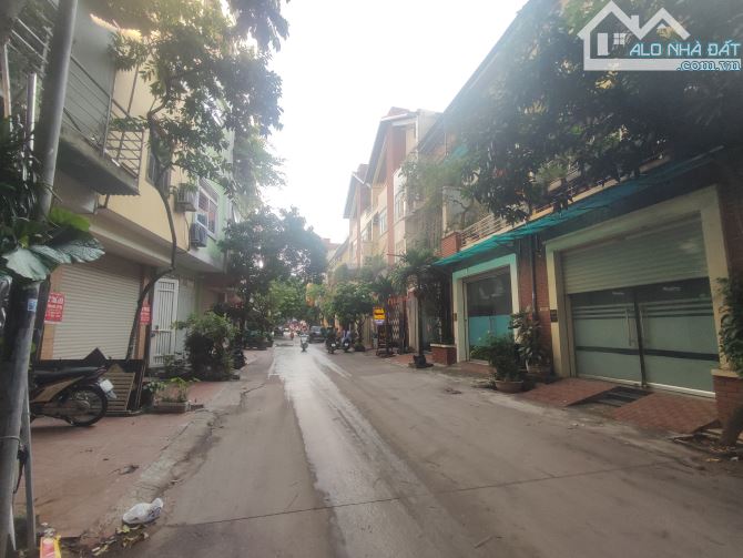 Cực Hiếm! Nguyễn Văn Lộc DT 110m2*5 tầng, MT 6m, ô tô tránh, vỉa hè, kinh doanh, giá 32 tỷ - 1
