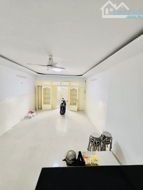 Mặt tiền view công viên - Khu Tên Lửa - 4 tầng - 5m x 20m - 5PN - 1