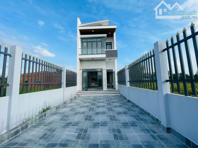 Bán nhà Mỹ Hạnh Nam Giáp Hóc Môn, Diện tích 237m2 - 1 Trệt 1 Lầu 3 Phòng Ngủ - Hoàn công - 1