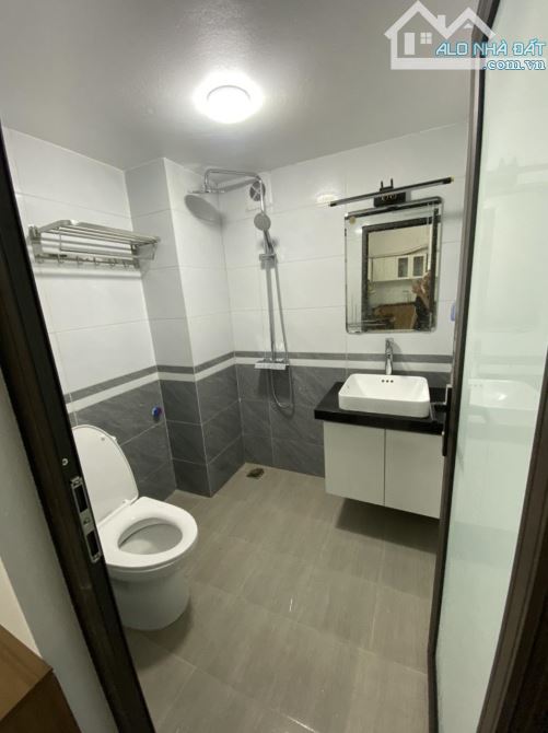 Bán nhà 8 tầng Chính Kinh, gần ô tô, tương lai mặt phố - 1