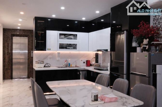 Bán nhà mặt phố Đê La Thành 49m2 vỉa hè rộng đường oto tránh kinh doanh 14.5 tỷ - 1