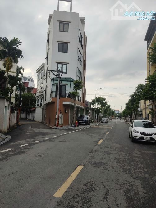 🏡 Nhà C4 35m² – Long Biên 🚗 Ngõ ô tô tránh – Thông thoáng – Kinh doanh tốt 📍 Vị trí đẹp - 1