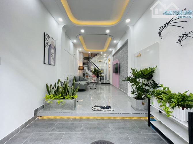 Nhà mới 3 tầng full nội thất HXH 5m đường Nguyễn Văn Khối, P8, Giá nhỉnh 6 tỷ - 1