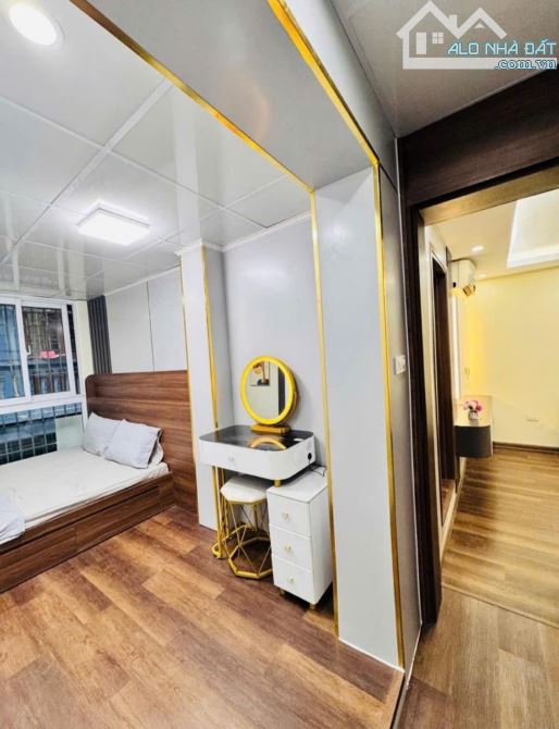 Tập thể tầng 3 phố Hồng Mai 70m 2 ngủ , 2 vệ sinh , ô tô dừng đỗ - 1