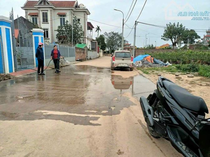 Gửi bán 95,7m2 đất ở tại Hoàng Trạch - Mễ Sở đường trước đất rộng 5m ô tô tránh nhau - 1