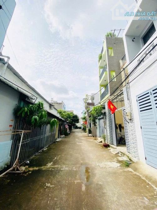 Nhà 3 tầng đường THẠNH XUÂN 22, phường THẠNH XUÂN, Q12, dt 61,2m2 (4mx15,3m), Hẻm 5m - 12