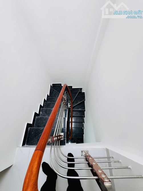 BÁN NHÀ XUÂN THUỶ 33m2x6T giá chỉ 10.6 tỷ-GẦN ÔTÔ TRÁNH-NGÕ THÔNG RỘNG NÔNG-THANG MÁY - 12