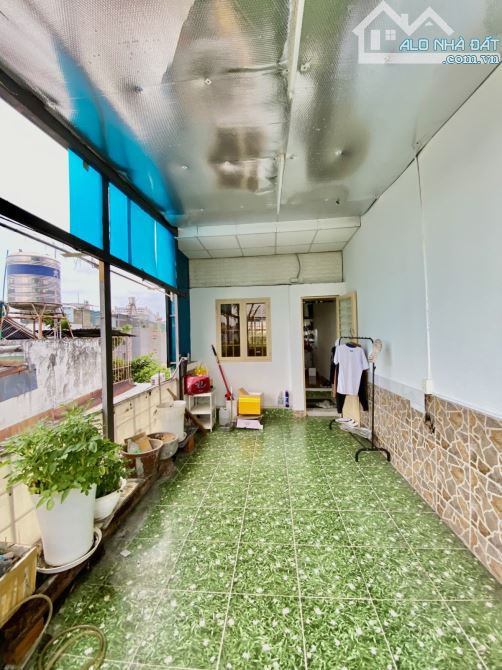HẺM XE HƠI- NHÀ ĐẸP PHÚ THỌ HOÀ - 2 LẦU SÂN THƯỢNG, 3 PHÒNG NGỦ - CHỈ NHỈNH 4 TỶ - 12