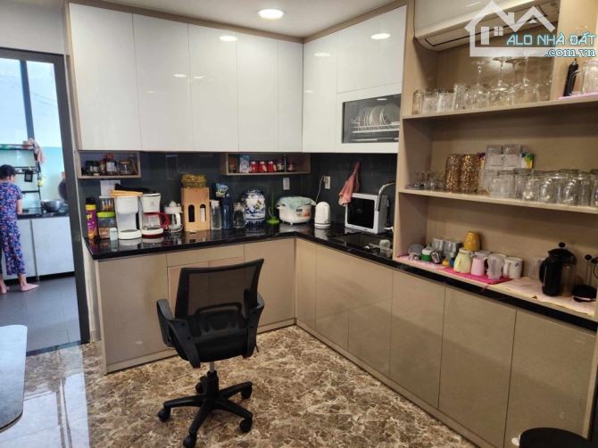 Siêu phẩm Q4, Khánh Hội. OTO đỗ cửa THANG MÁY 5T 6PN 90M2 NHỈNH 16 tỷ - 17