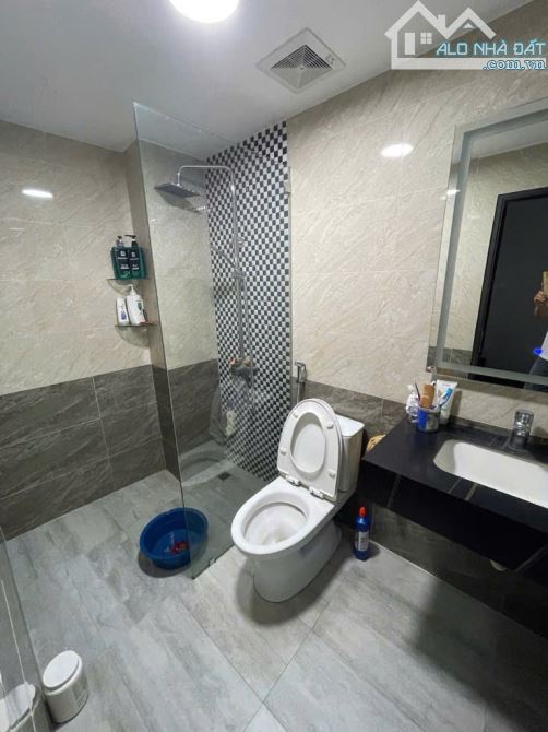 BÁN GẤP CĂN NHÀ ĐƯỜNG PHẠM VĂN ĐỒNG DT 45M - XÂY 4 TẦNG - MT 4.2M - GIÁ 7.7 TỶ - 2