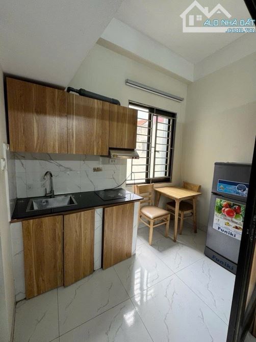 BÁN TÒA CCMN PHỐ TRẦN THÁI TÔNG 8 TẦNG-111m2-  tổng 29 phòng-doanh thu1.8tỷ/năm- giá 27 - 2