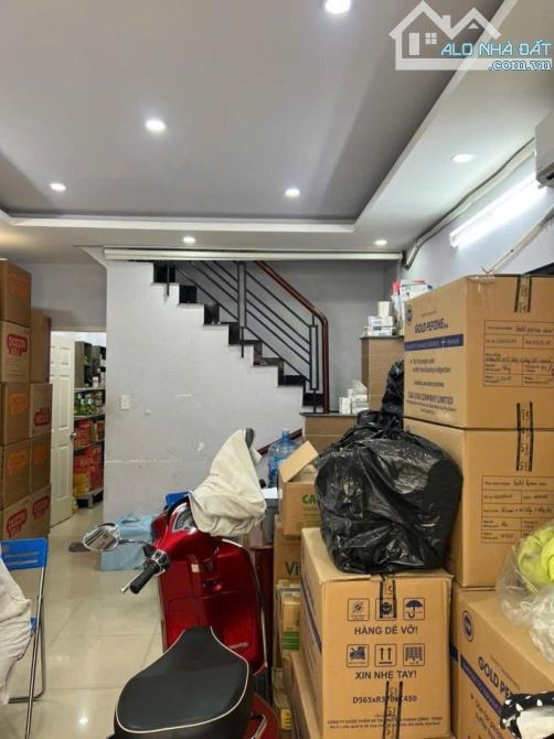 Bán nhà Lê Trọng Tấn, 40m2, 4x10m, 2 tầng, hẻm ô tô thông, sát mặt tiền, giá chỉ nhỉnh 5tỷ - 2