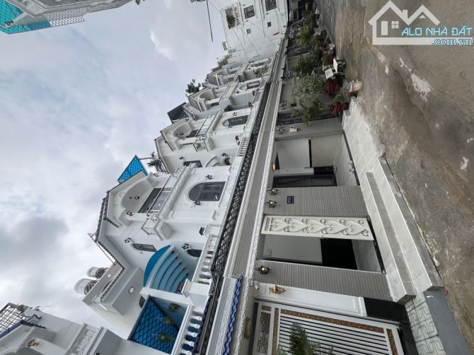 Nhà phố 3 tầng hiện đại ngang 6,5m - tặng nội thất - ô tô quay đầu - sang tên ngay - 2
