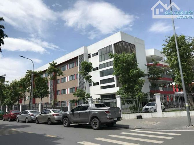 Bán đất Thạch Bàn mặt phố kinh doanh vỉa hè lô góc diện tích 46 m mặt tiền 5,1 m 16,95 tỷ - 2