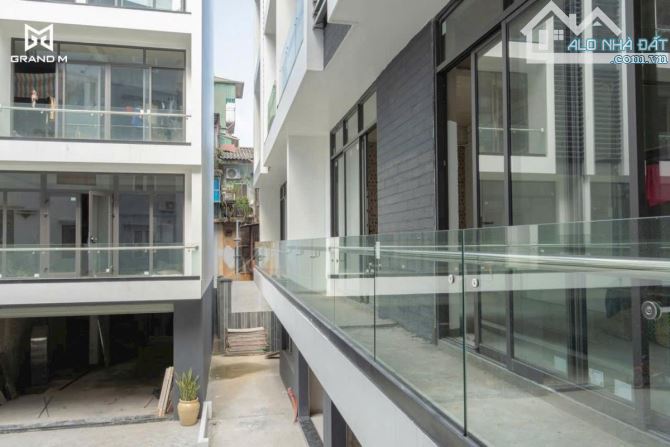 Bán Biệt Thự liền kề Phố Nguyên hồng đống đa diện tích 136m. 5 tầng 10m mặt tiền giá 55 tỷ - 2