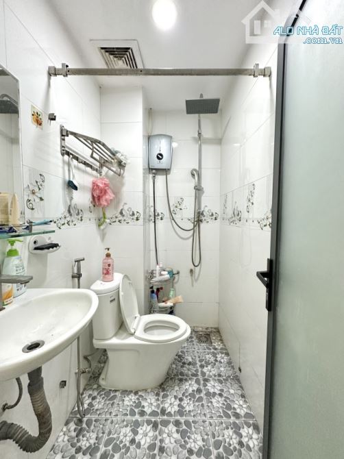 BÁN NHÀ TÔ HIẾN THÀO QUẬN 10 - 5 TẦNG - DT 58M2 - CHỈ 10,8 TỎI - 2