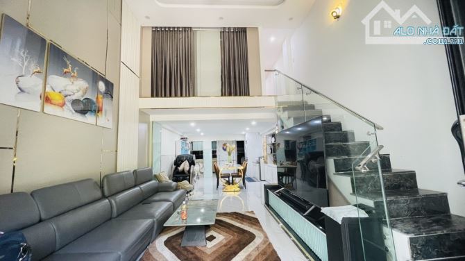 Bán nhà đẹp kiệt 6m Nguyễn Chí Thanh ngay trung tâm giá bao rẻ - 2