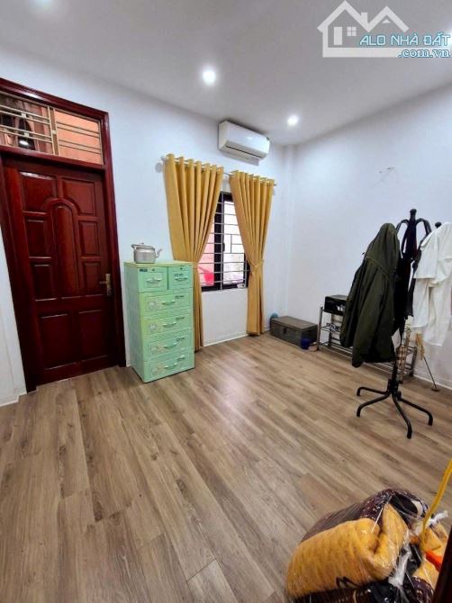 BÁN NHÀ THANH XUÂN LÔ GÓC - GẦN CHỢ . 36/40M x 5 TẦNG x MT 4,1m GIÁ:8 TỶ - 2