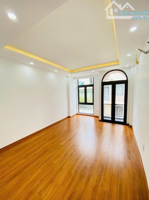 101m2 6 tầng mặt tiền 4m Nhà Mặt phố Nguyễn Khuyến Đống Đa - 2