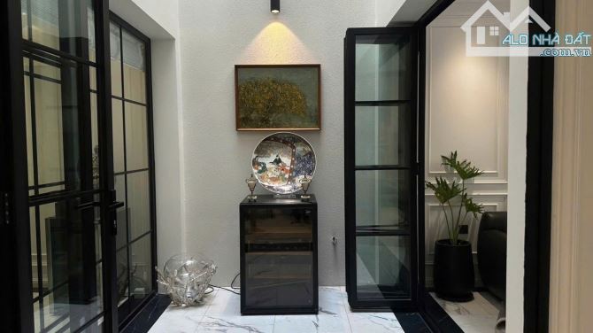 Bán biệt thự nội thất đẹp đường Nguyễn Thành Ý, Phường Đakao, Quận 1 - 2