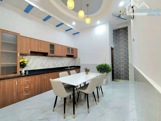Giảm sốc 200tr. Nhà 59m² Nguyễn Xí, Bình Thạnh xây 1 trệt 3 lầu. Giá 2 tỷ 350, gần Vincom - 2