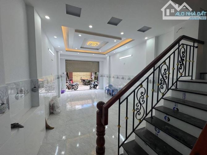 NHÀ BÁN MỚI ĐẸP  GẦN CHỢ TÂN HƯƠNG HÈM XE HƠI 3 TẦNG 4x15 CHỈ 6,3 TỶ - 2