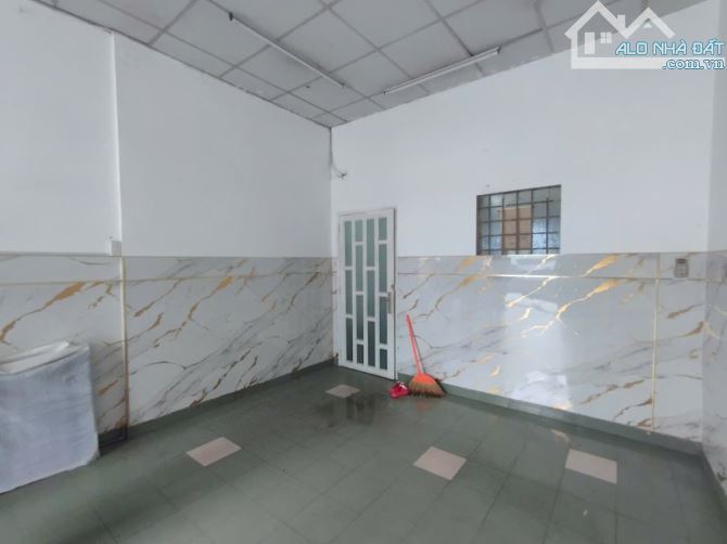 Cho thuê mặt bằng đường Phạm Văn Thuận, giá 8 triệu - 2