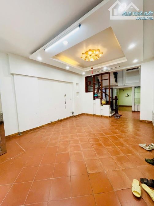 Bán nhà Định Công, 53m2, mt4.2m, đường rộng có vỉa hè, ô tô vào nhà. - 2