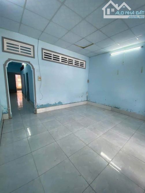 Ngay Vòng Xoay Thị Trấn Hóc Môn Tài Chính 800 Triệu Có Ngay Căn Nhà C4 DT 48m2 - 2