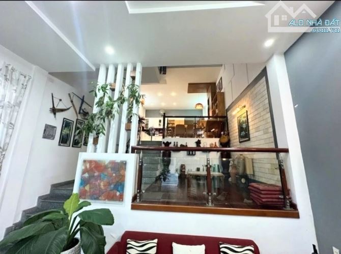 SIÊU PHẨM -  BIỆT THỰ LÔ GÓC 3 TẦNG - GARA Ô TÔ - TRUNG TÂM HẢI CHÂU - GIÁ CHỈ NHỈNH 12 TỶ - 2