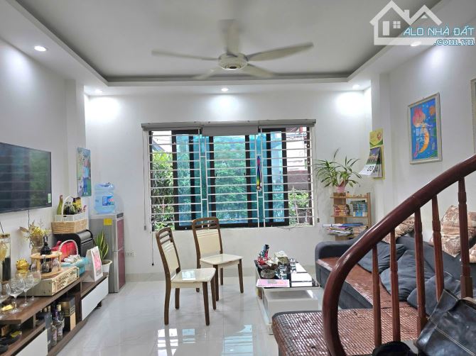 Nhà Hữu Hòa-ngõ 5m - 5.4 tỷ,5 tầng,cách cầu 500m - 2