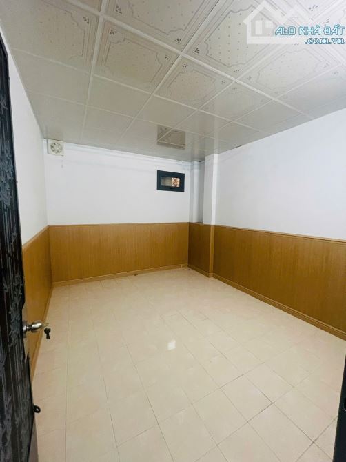 Bán nhà mới gác lửng 143m2 đường ô tô (P. Tân Tiến) chỉ 3,5 tỉ - 2