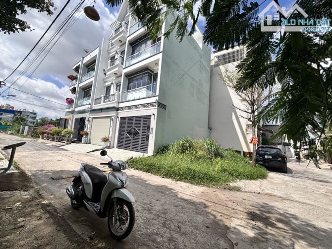 BÁN ĐẤT GÓC 2 MẶT TIỀN ĐƯỜNG TRƯỚC 10M, THÔNG TỨ HƯỚNG, XÂY DỰNG TỰ DO. - Khu sài gòn mới - 2