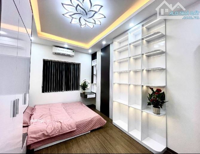 PHAN ĐÌNH GIÓT-HƠN 6 TỶ-5 TẦNG-3 NGỦ- 5m RA Ô TÔ - 2