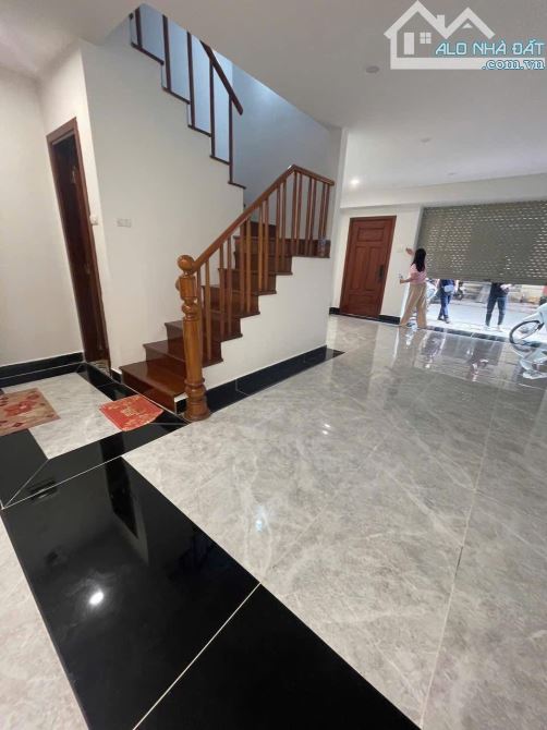 Cực hiếm phân lô oto tránh vỉa hè Mạc Thái Tổ❗️DT 60m2 - 7T thang máy - MT5m - 2