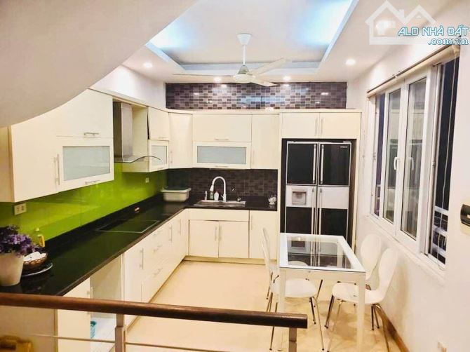 Văn Cao, Nhà đẹp ở ngay, 3 bước hồ Tây, Oto dừng đỗ. 60m2, mt 5m, 5 tầng. 13.7 tỷ - 2