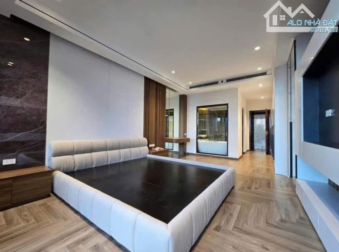 Bán nhà Đỗ Nhuận, 5 tầng, MT 4,5m, dân xây ở sướng, ô tô qua nhà, gần công viên - 2