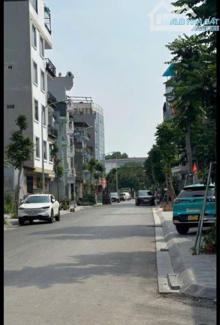 BÁN ĐẤT VIÊN NGOẠI GIA LÂM   VF3 ĐỖ CỬA - 10M RA Ô TÔ TRÁNH - THỬA ĐẤT SIÊU ĐẸP - VUÔNG VẮ - 2