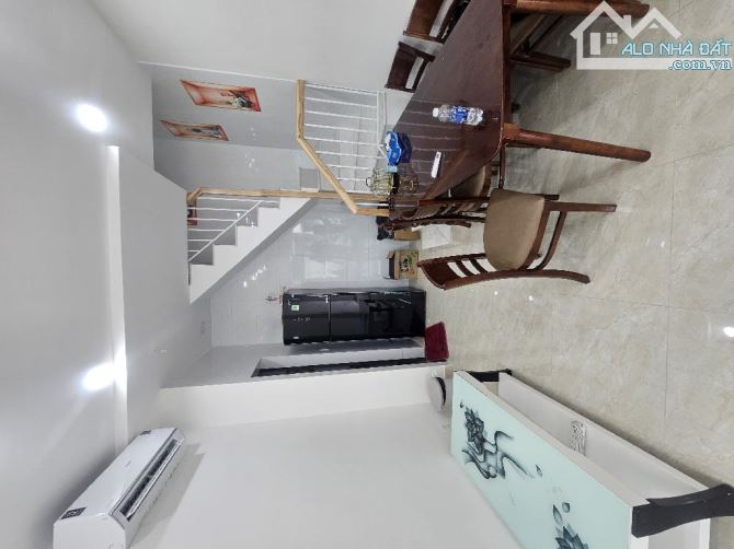 MẶT TIỀN KINH DOANH Q.5 - NỞ HẬU - GẦN 30m2 - TIỆN CHO THUÊ - HƠN 10 TỶ - 2