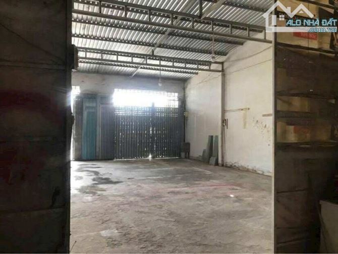 Cho thuê Kho 200 m2 hẻm Hoàng Quốc Việt 6,5 triệu - 2