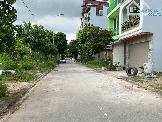 Chính chủ cần tiền bán gấp lô đất View vườn hoa trong khu tái định cư Trâu Qùy, Gia Lâm - 2