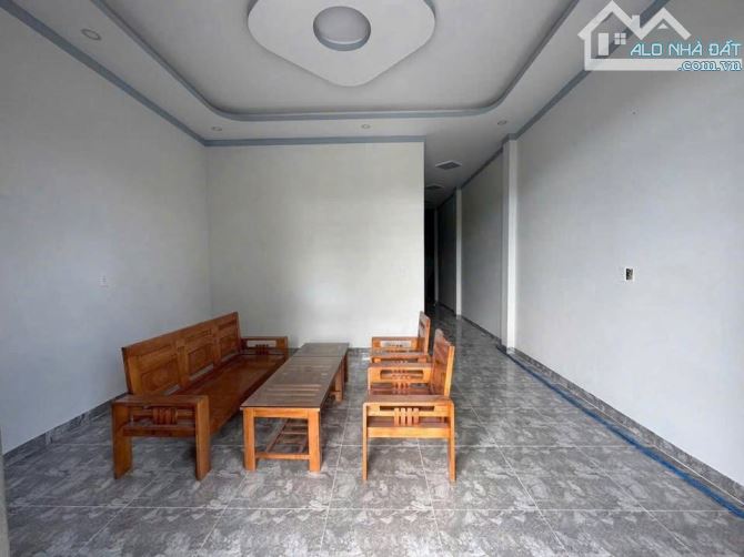 Ngộp ngân hàng lắm rồi, nên bán gấp căn nhà ở Lộc Hưng- Trảng Bàng, giá 720tr, DT 118m2. - 2
