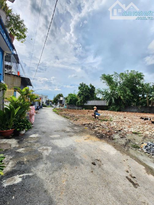 3Tỷ100__3 Lô Đất 3 Sổ Hồng Riêng__gần ngay chợ Dĩ An 1__hẻm xe hơi thông Nguyễn Thái Học - 2
